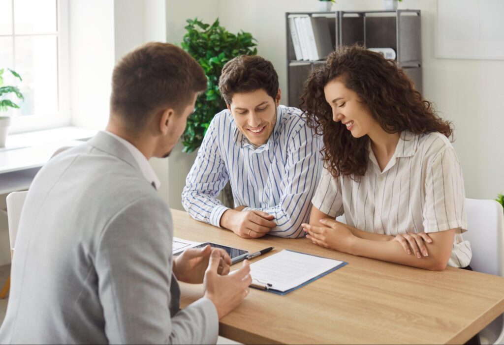 realtor walking a couple through a home selling process pricing guide